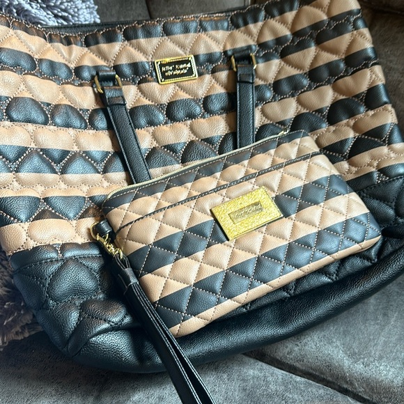 Betty Johnson eclectically paired tote and wallet.(SKU 245) - Picture 1 of 16